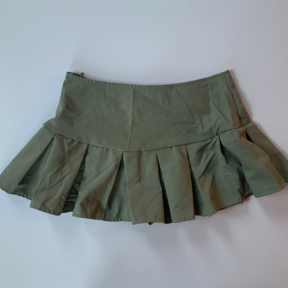 Pleated Y2K Low-Rise Microskirt/skort in Green